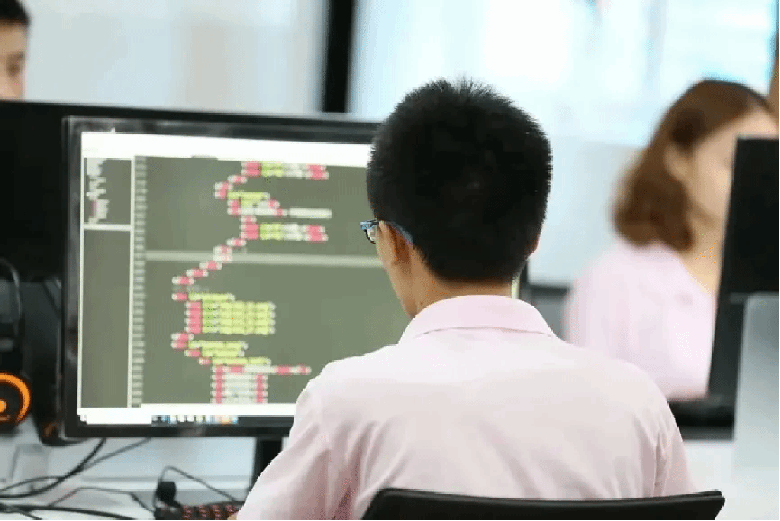 信息技術(shù)學(xué)院 培養(yǎng)未來信息技術(shù)開發(fā)人才的搖籃